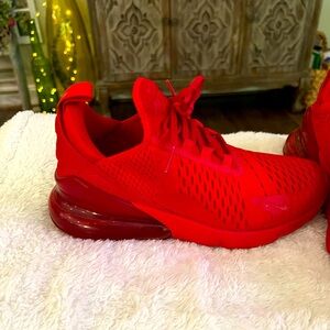 💥Authentic NIKE Air Max 270💥. VERY Gently Used!👟